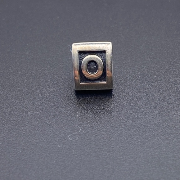 Vintage Pandora letter Q This is an autheretired vintage 925 silver bead charm - Picture 3 of 3